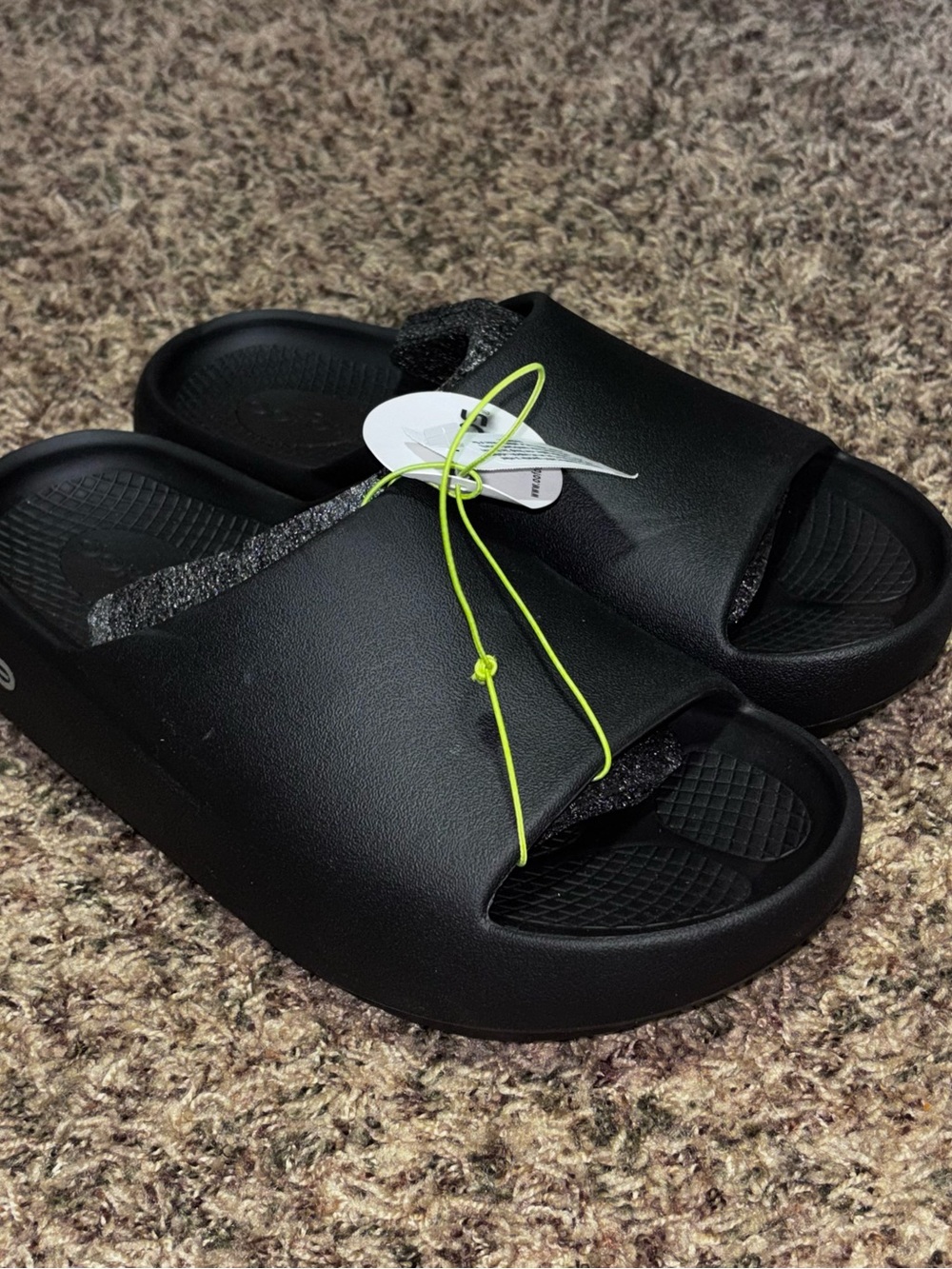 OOFOS OOahh Slide Recovery Sandals Black Men’s Size 7 Women’s 9 New